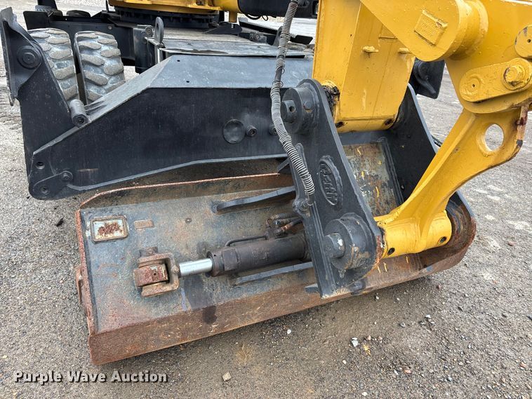 image for item DW7310 2005 Caterpillar M313C wheeled excavator