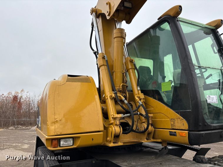 image for item DW7310 2005 Caterpillar M313C wheeled excavator