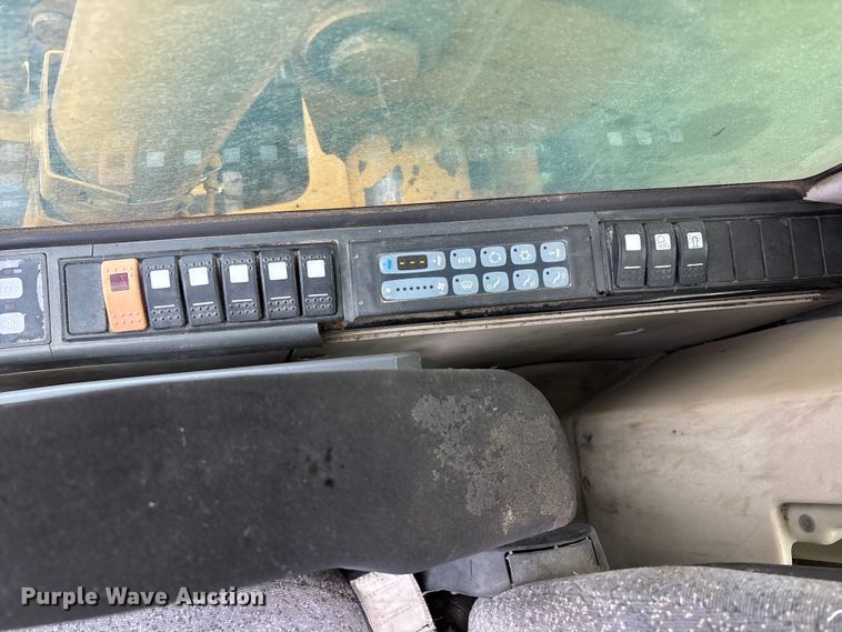 image for item DW7310 2005 Caterpillar M313C wheeled excavator