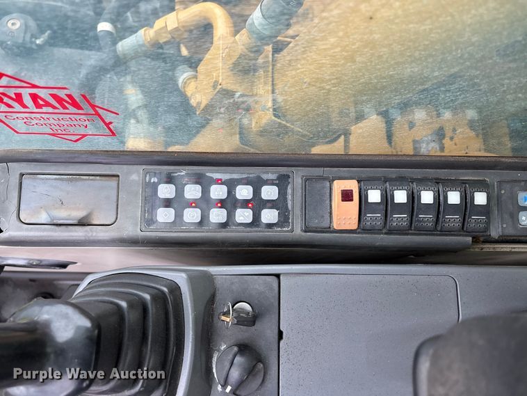 image for item DW7310 2005 Caterpillar M313C wheeled excavator