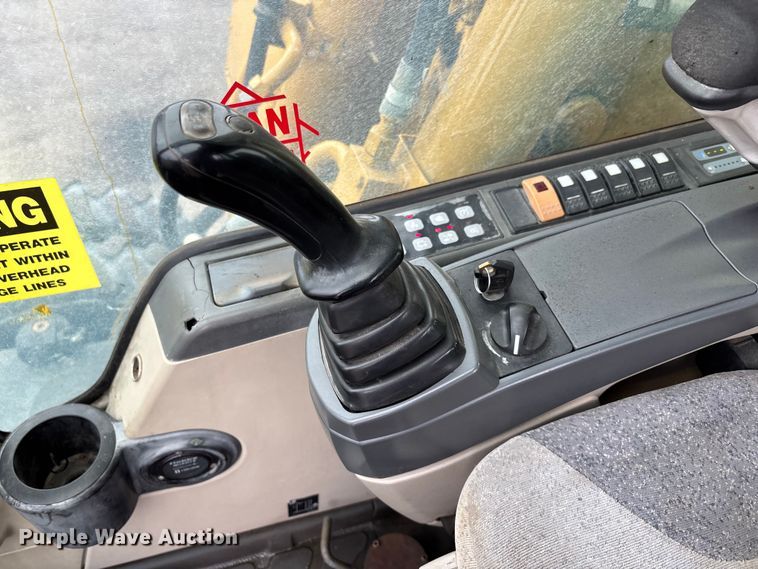 image for item DW7310 2005 Caterpillar M313C wheeled excavator