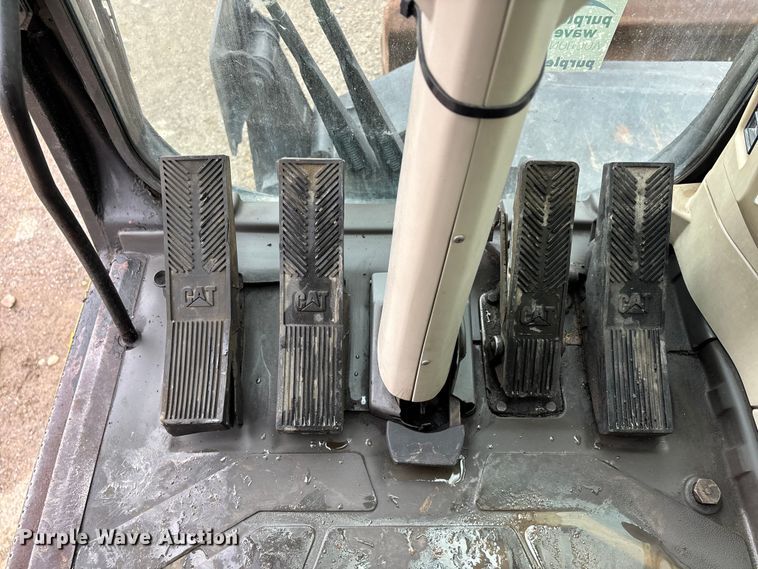 image for item DW7310 2005 Caterpillar M313C wheeled excavator