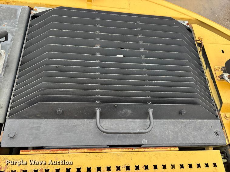 image for item DW7310 2005 Caterpillar M313C wheeled excavator