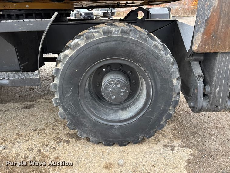 image for item DW7310 2005 Caterpillar M313C wheeled excavator