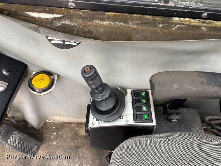 image for item DW7311 2006 Link-Belt HTC 8660 series II crane