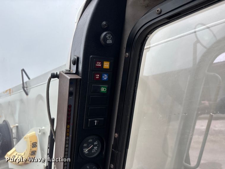 image for item DW7311 2006 Link-Belt HTC 8660 series II crane