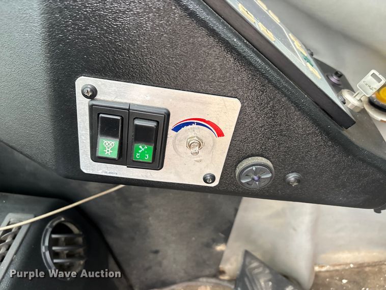 image for item DW7311 2006 Link-Belt HTC 8660 series II crane