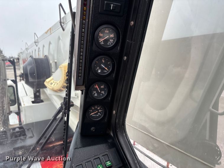 image for item DW7311 2006 Link-Belt HTC 8660 series II crane