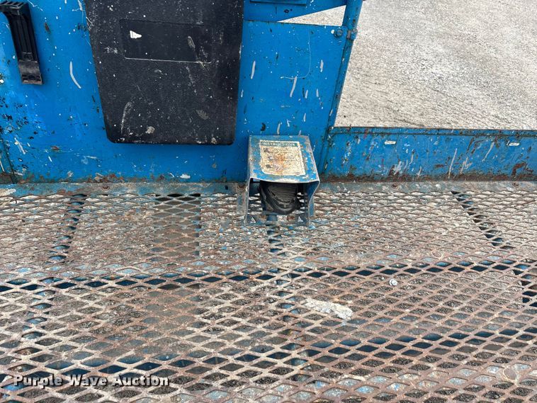 image for item DW7312 2006 Genie S-80 boom lift