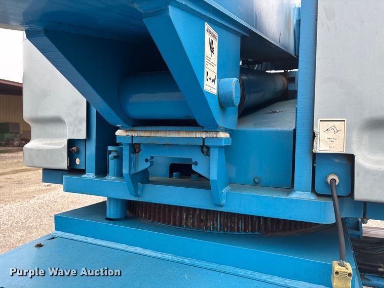 image for item DW7312 2006 Genie S-80 boom lift