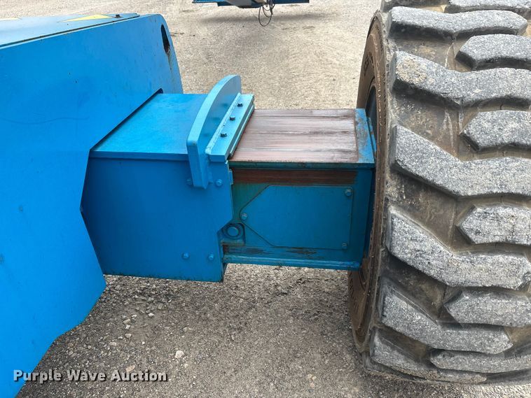 image for item DW7312 2006 Genie S-80 boom lift