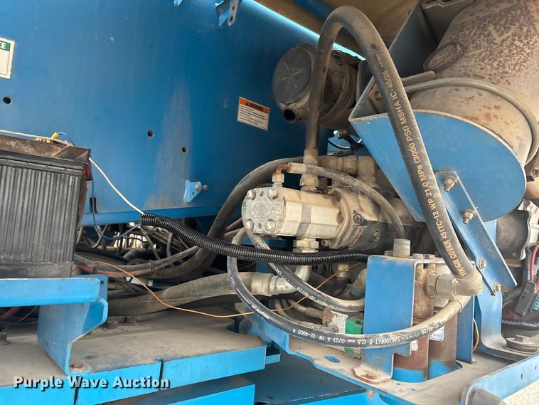 image for item DW7312 2006 Genie S-80 boom lift