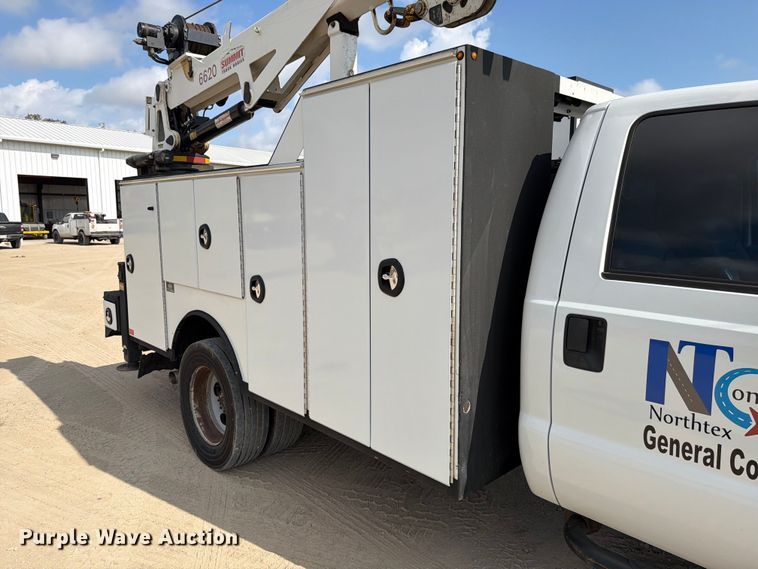 image for item DX5883 2016 Ford F550 utility / service truck