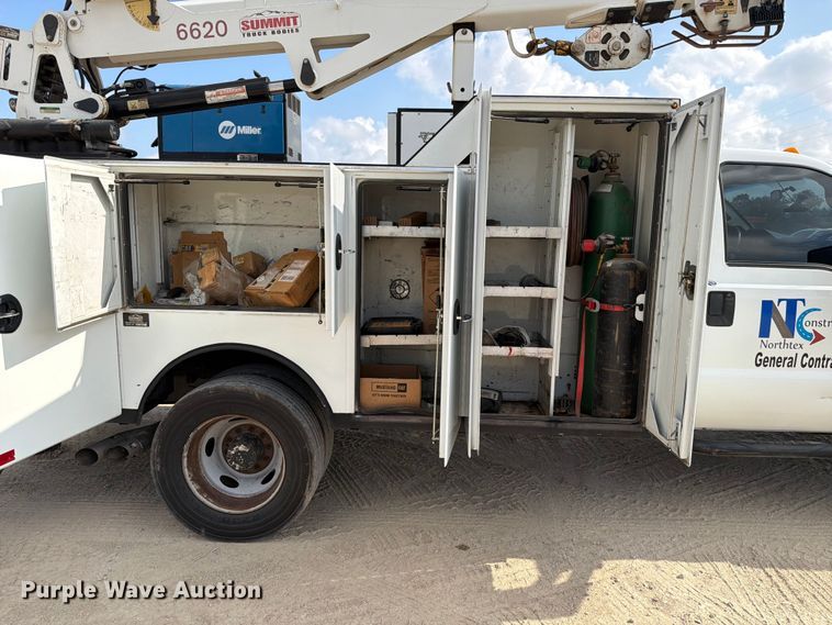 image for item DX5883 2016 Ford F550 utility / service truck