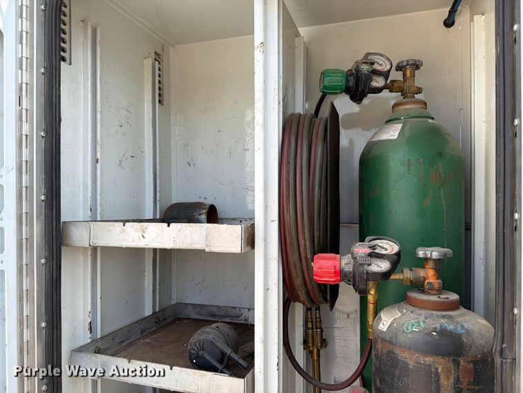 image for item DX5883 2016 Ford F550 utility / service truck