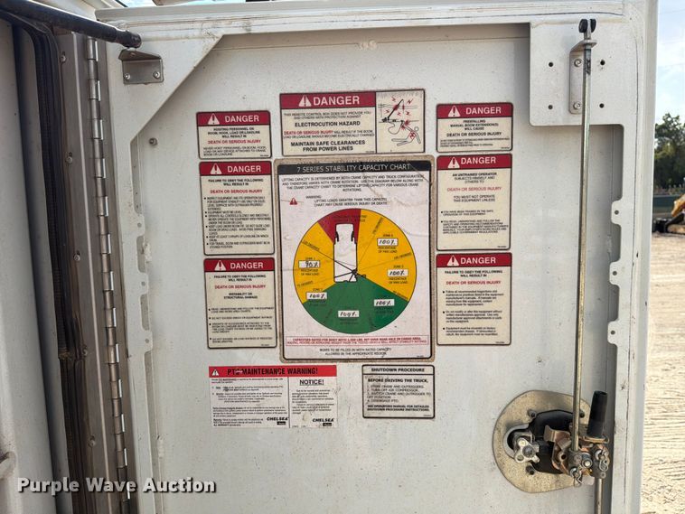 image for item DX5883 2016 Ford F550 utility / service truck