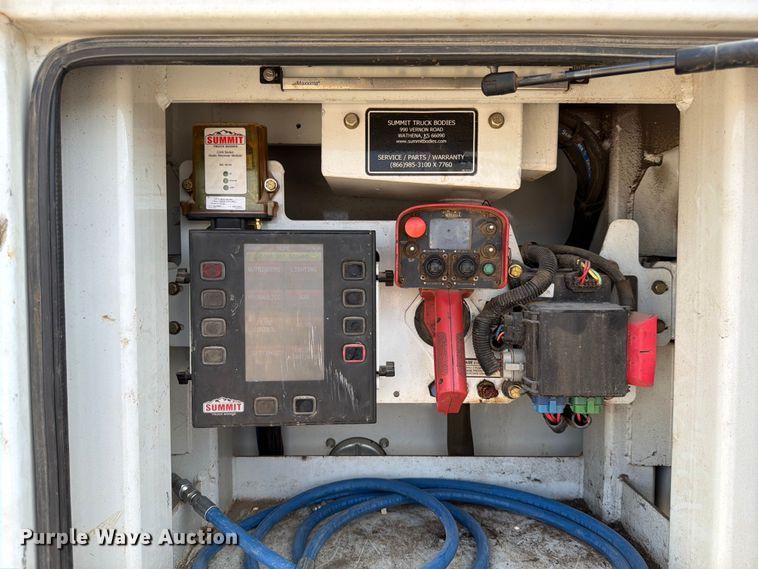 image for item DX5883 2016 Ford F550 utility / service truck