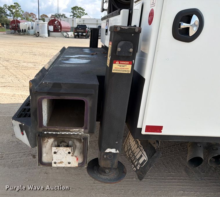 image for item DX5883 2016 Ford F550 utility / service truck