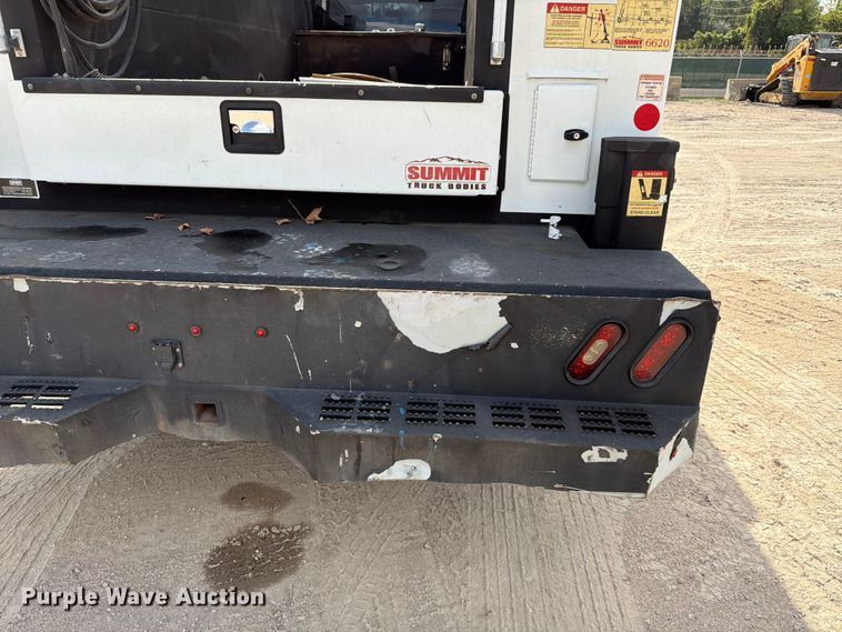 image for item DX5883 2016 Ford F550 utility / service truck