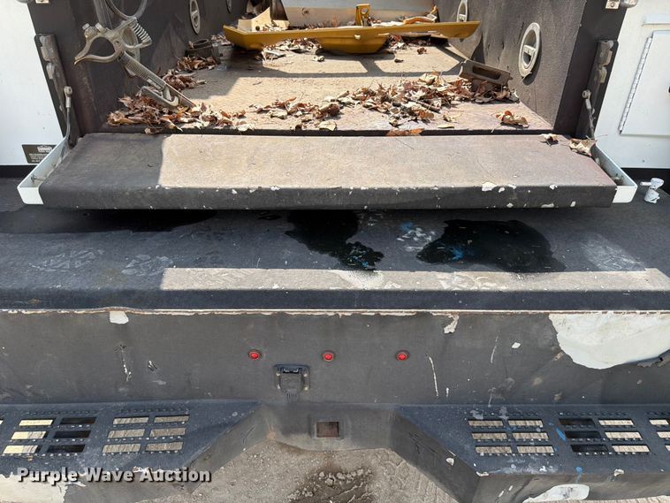 image for item DX5883 2016 Ford F550 utility / service truck