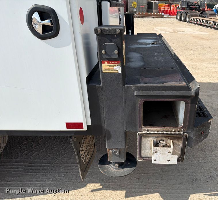 image for item DX5883 2016 Ford F550 utility / service truck