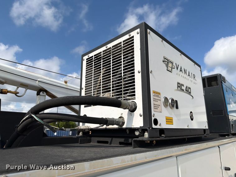 image for item DX5883 2016 Ford F550 utility / service truck