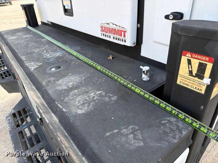 image for item DX5883 2016 Ford F550 utility / service truck