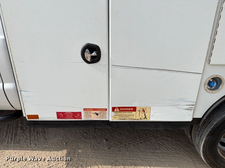 image for item DX5883 2016 Ford F550 utility / service truck