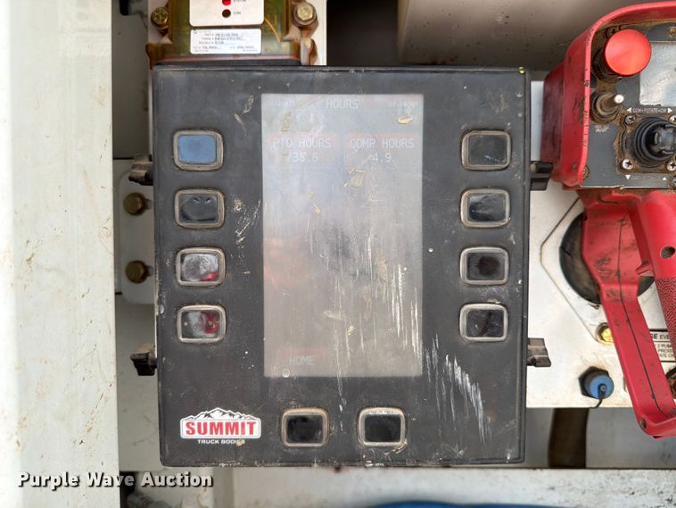 image for item DX5883 2016 Ford F550 utility / service truck