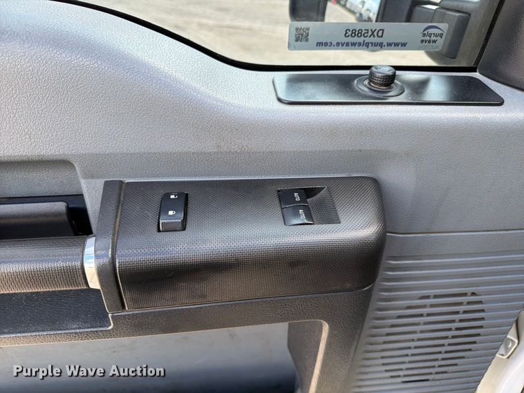 image for item DX5883 2016 Ford F550 utility / service truck