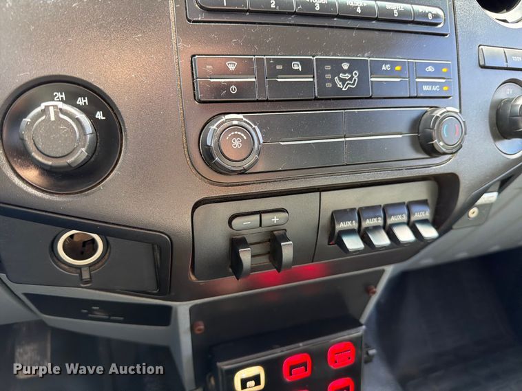 image for item DX5883 2016 Ford F550 utility / service truck