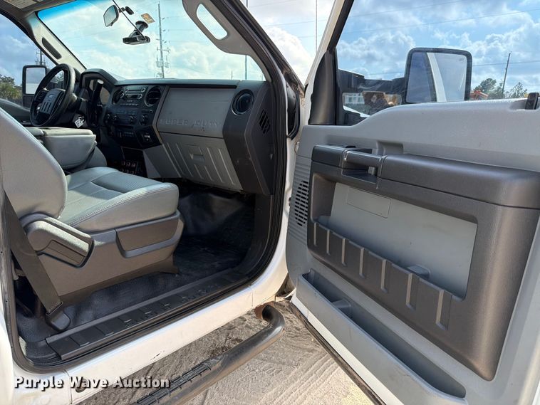 image for item DX5883 2016 Ford F550 utility / service truck