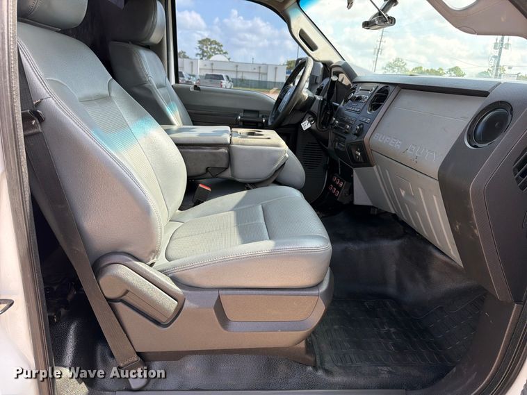 image for item DX5883 2016 Ford F550 utility / service truck