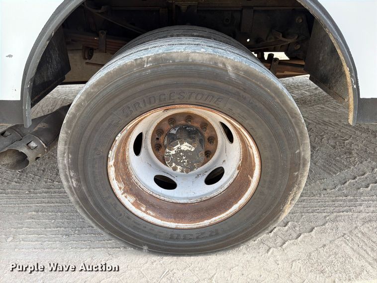 image for item DX5883 2016 Ford F550 utility / service truck