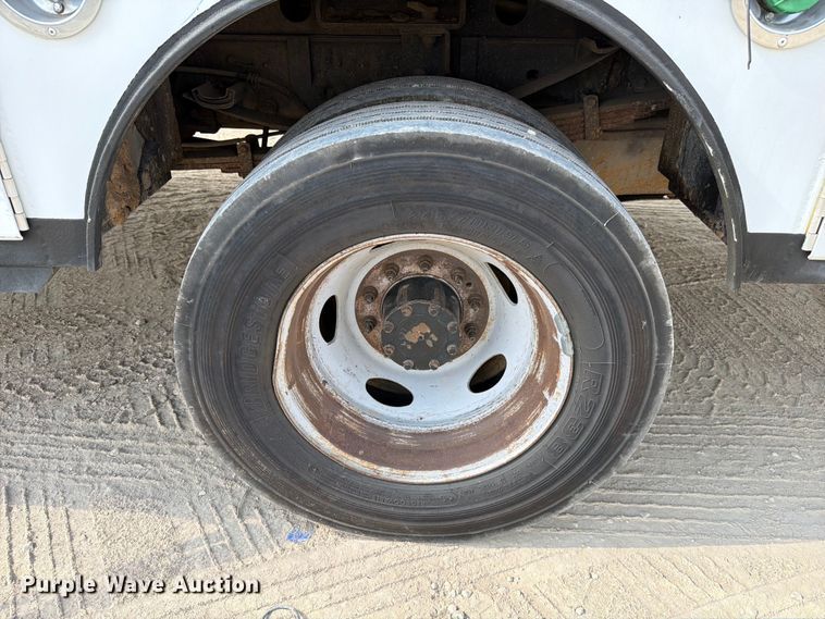 image for item DX5883 2016 Ford F550 utility / service truck