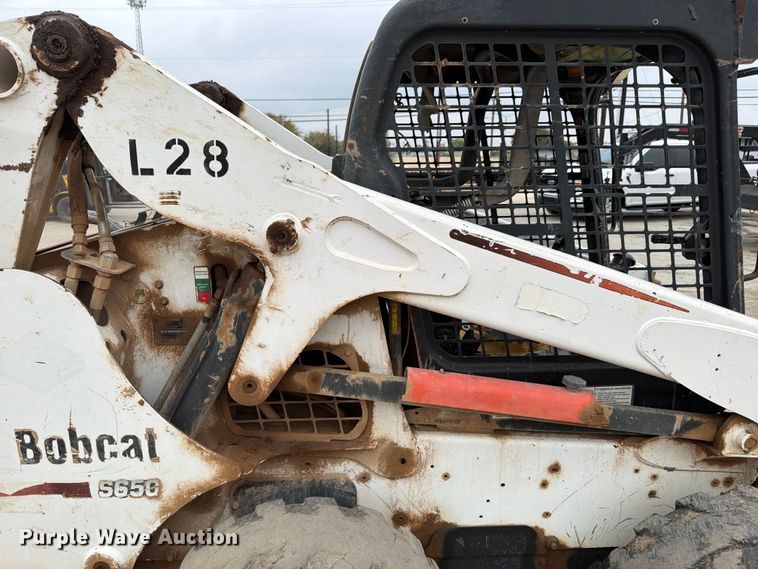 image for item DX5889 2013 Bobcat S650 skid steer loader