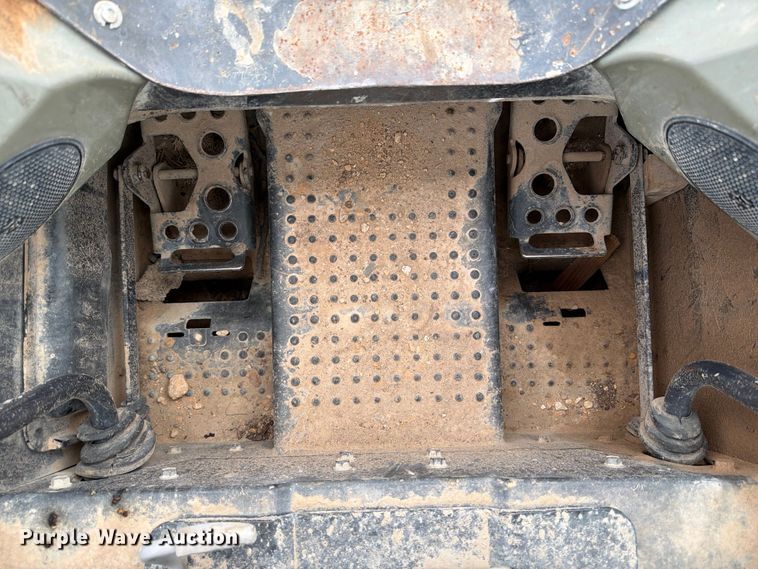 image for item DX5889 2013 Bobcat S650 skid steer loader