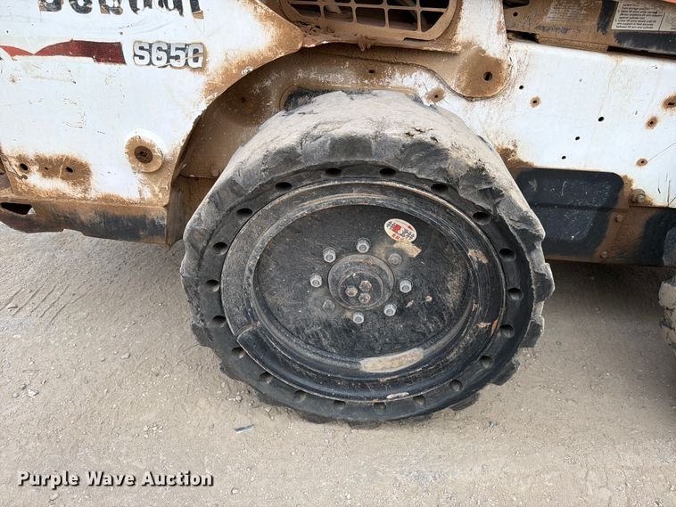 image for item DX5889 2013 Bobcat S650 skid steer loader