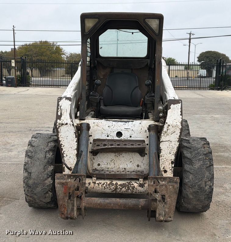 image for item DX5891 2006 Bobcat S220 skid steer loader