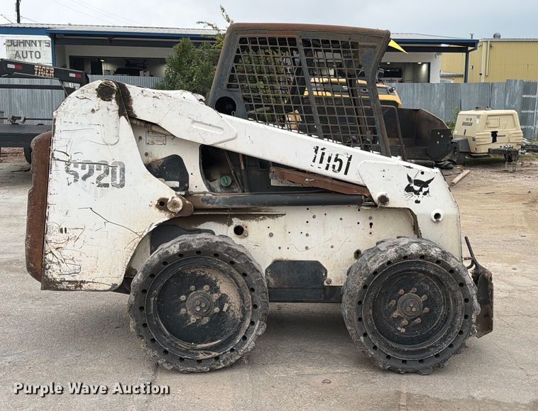 image for item DX5891 2006 Bobcat S220 skid steer loader