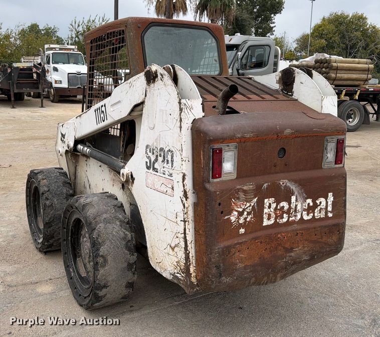 image for item DX5891 2006 Bobcat S220 skid steer loader