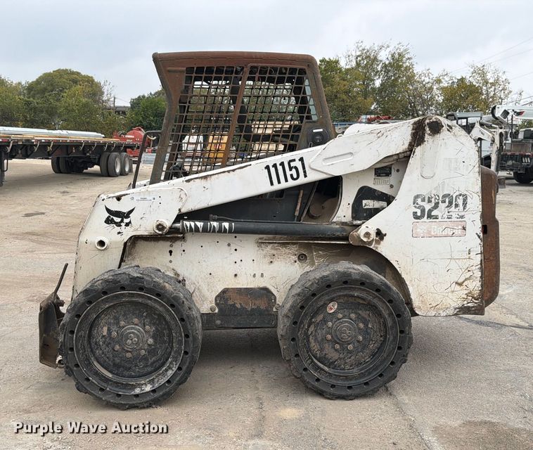 image for item DX5891 2006 Bobcat S220 skid steer loader