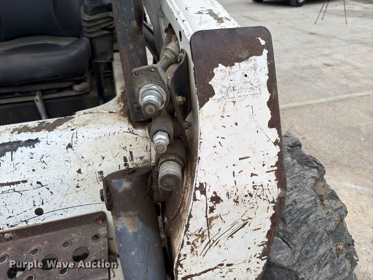 image for item DX5891 2006 Bobcat S220 skid steer loader