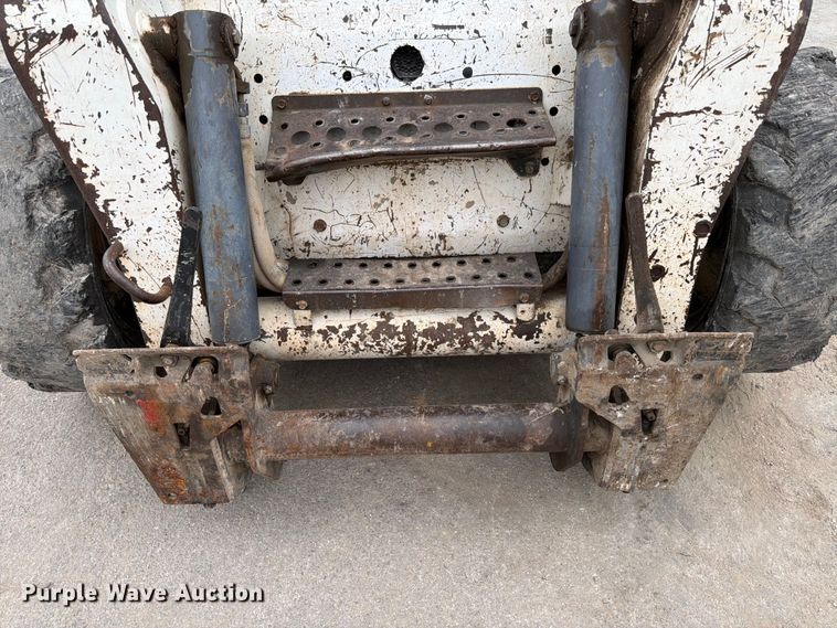 image for item DX5891 2006 Bobcat S220 skid steer loader