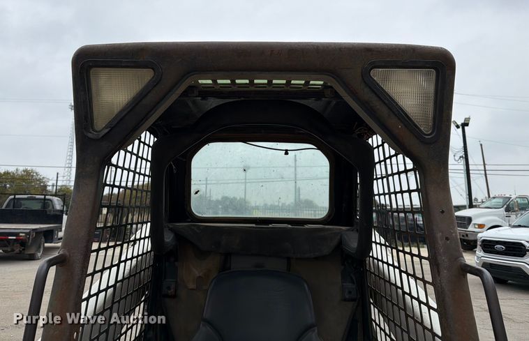 image for item DX5891 2006 Bobcat S220 skid steer loader
