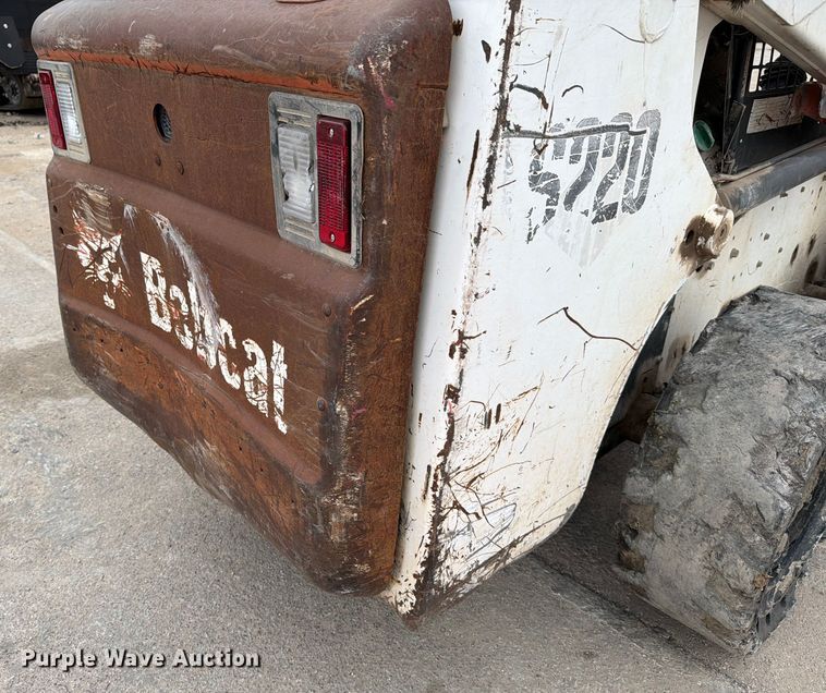 image for item DX5891 2006 Bobcat S220 skid steer loader