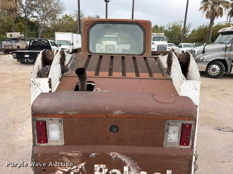image for item DX5891 2006 Bobcat S220 skid steer loader