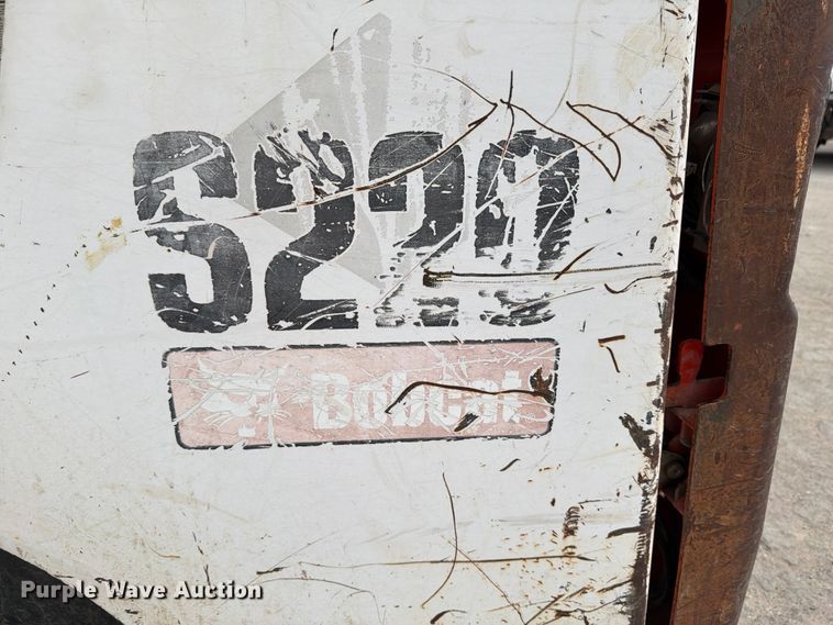 image for item DX5891 2006 Bobcat S220 skid steer loader