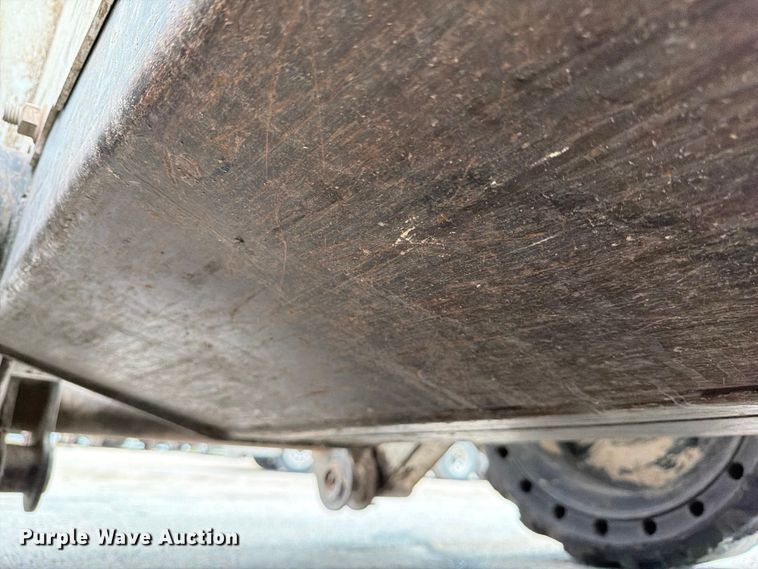 image for item DX5891 2006 Bobcat S220 skid steer loader