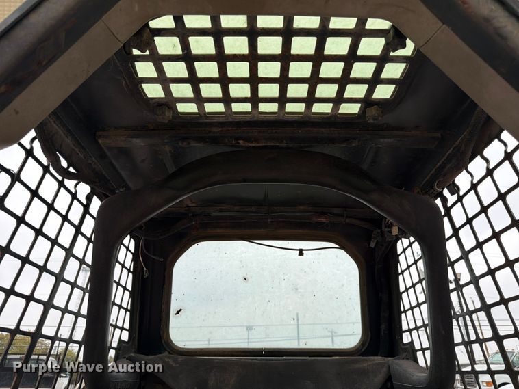 image for item DX5891 2006 Bobcat S220 skid steer loader